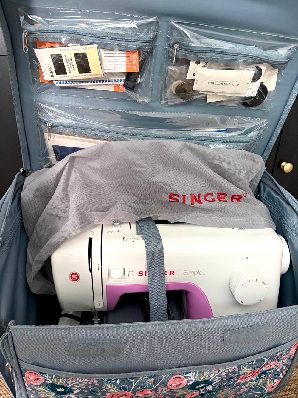 Like-New SINGER 3223 Simple Sewing Machine Kit with Rolling Tote Tons of Extras!